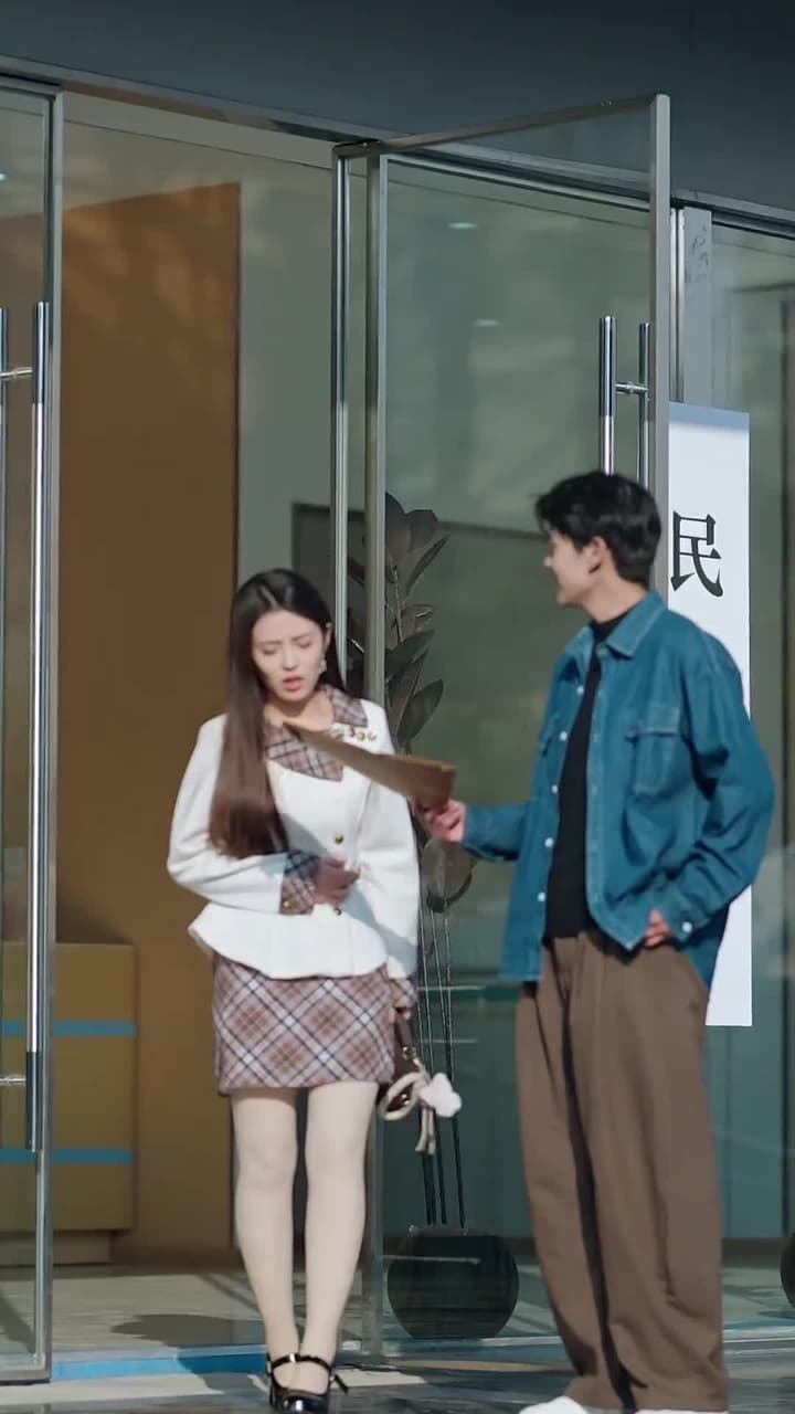 剛被甩,和高冷校花領證了 - Episode 4